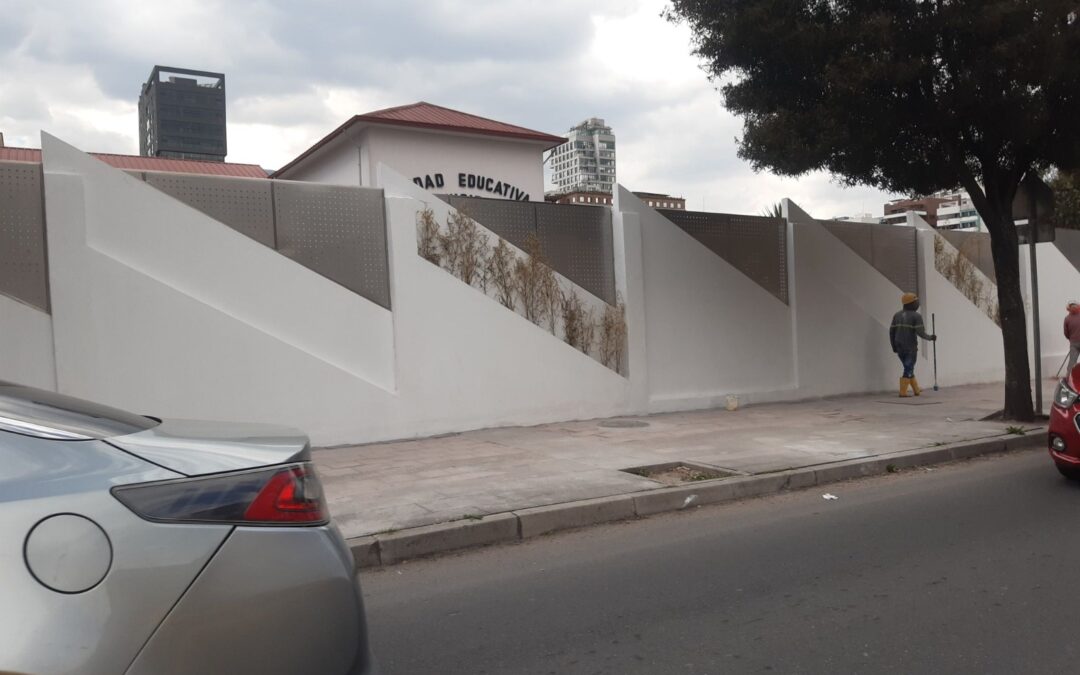 EL SINSENTIDO DEL CERRAMIENTO DEL COLEGIO BENALCÁZAR